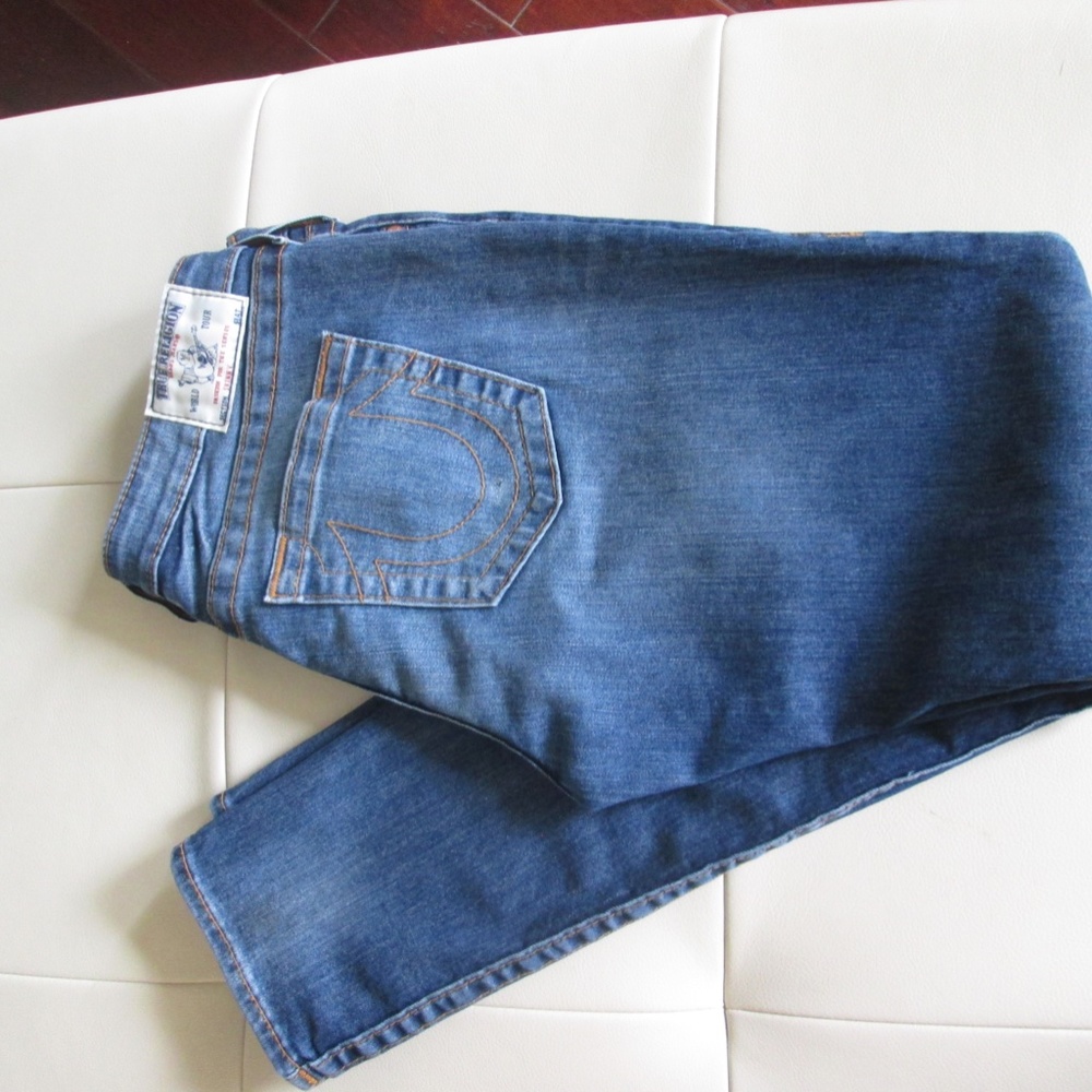 True Religion Skinny Jeans - Size 32 and the inseam is 31". EXCELLENT CONDITION